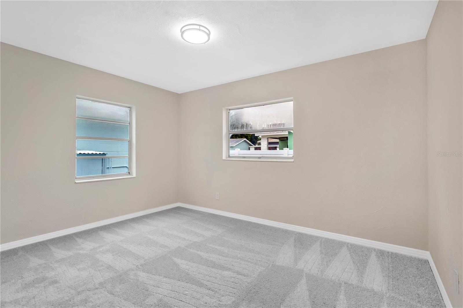 702 E BROAD ST — photo 20