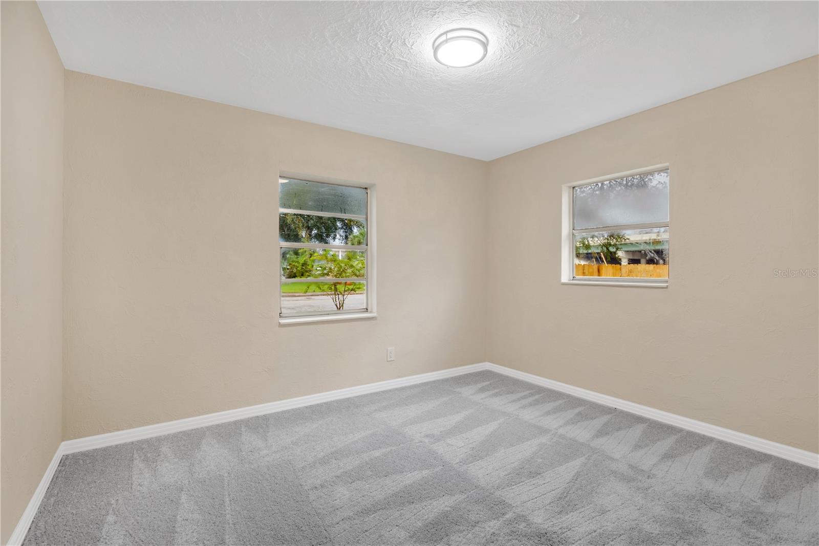 702 E BROAD ST — photo 14