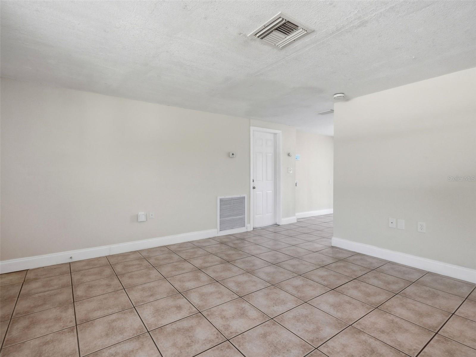 7908 BUTLER AVE — photo 4