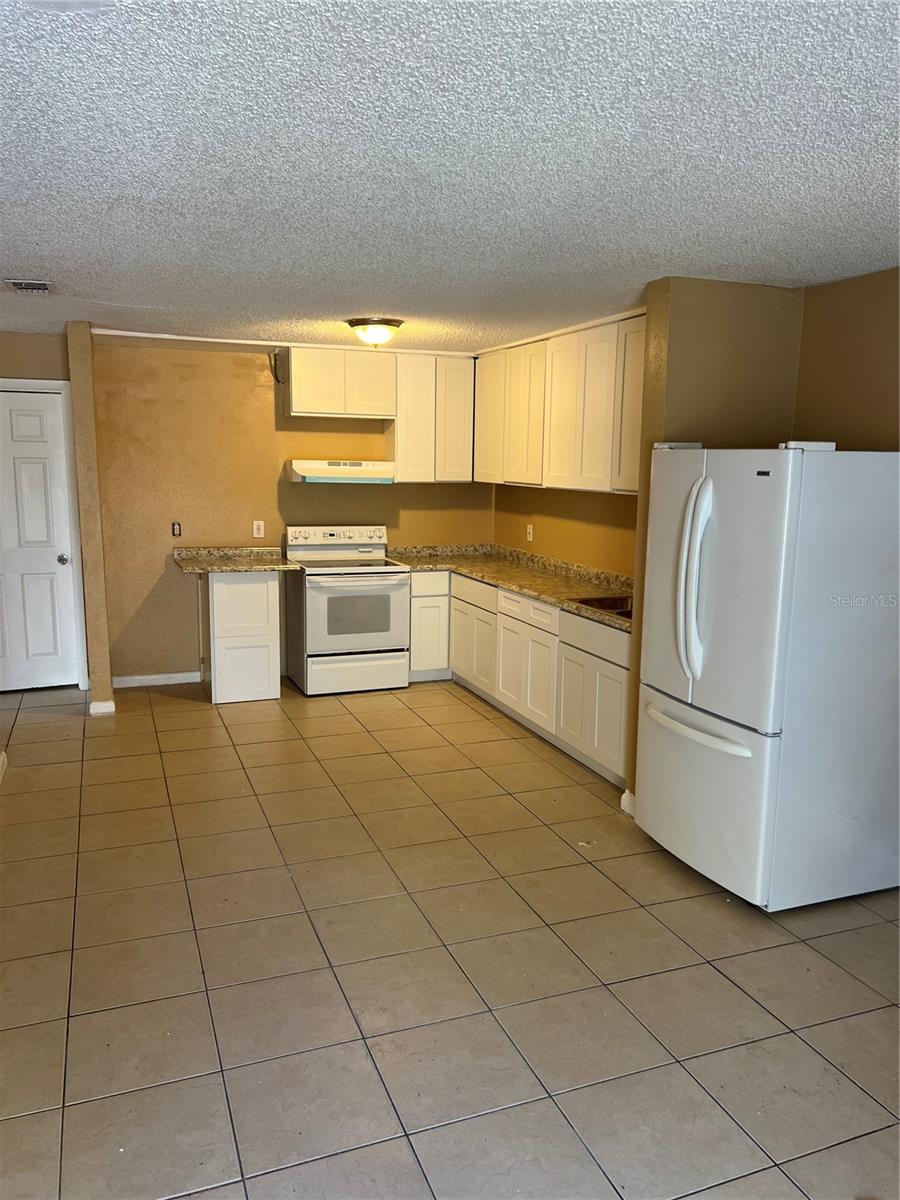 8513 N 15TH ST #B — photo 3