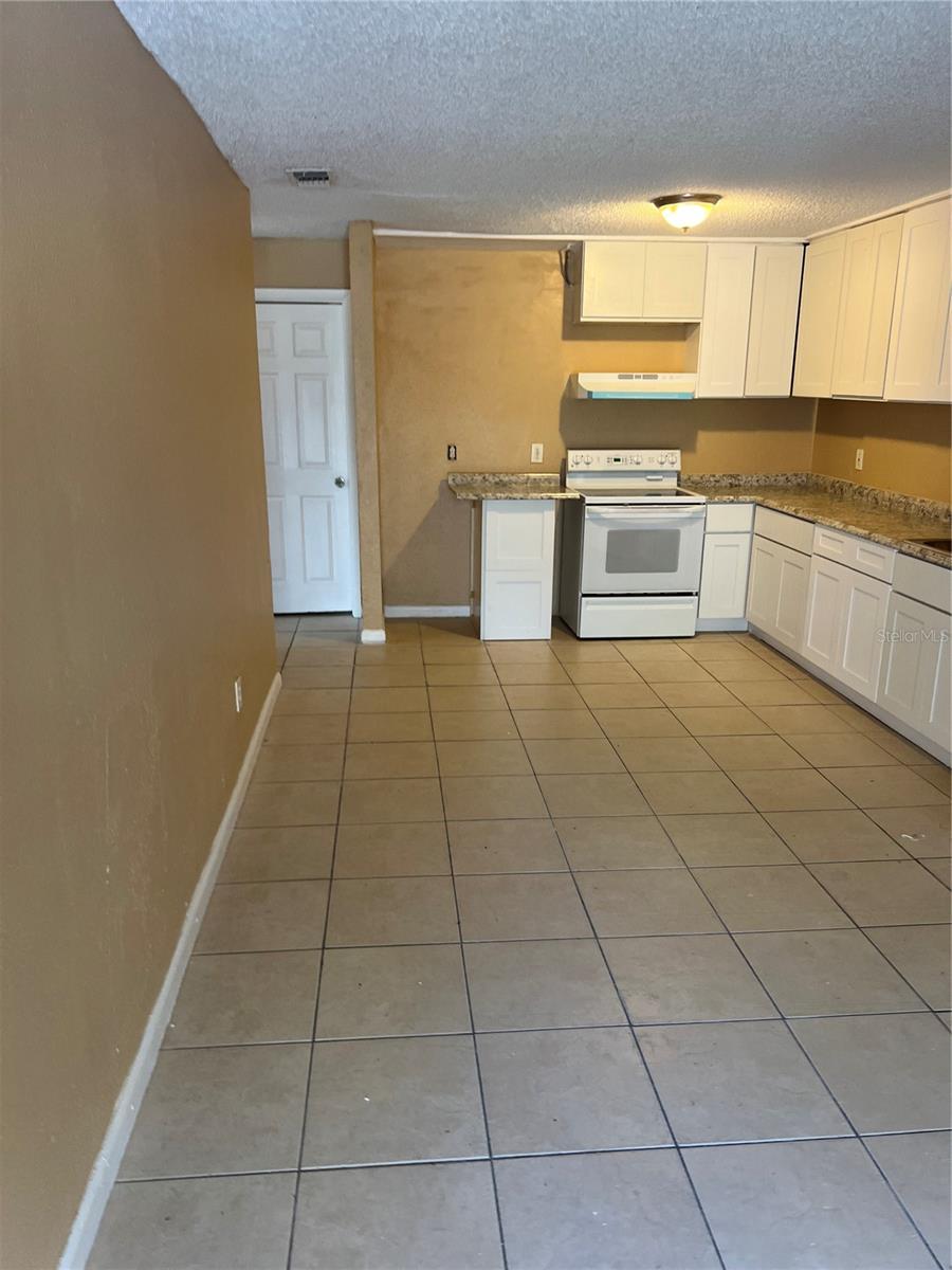 8513 N 15TH ST #B — photo 4