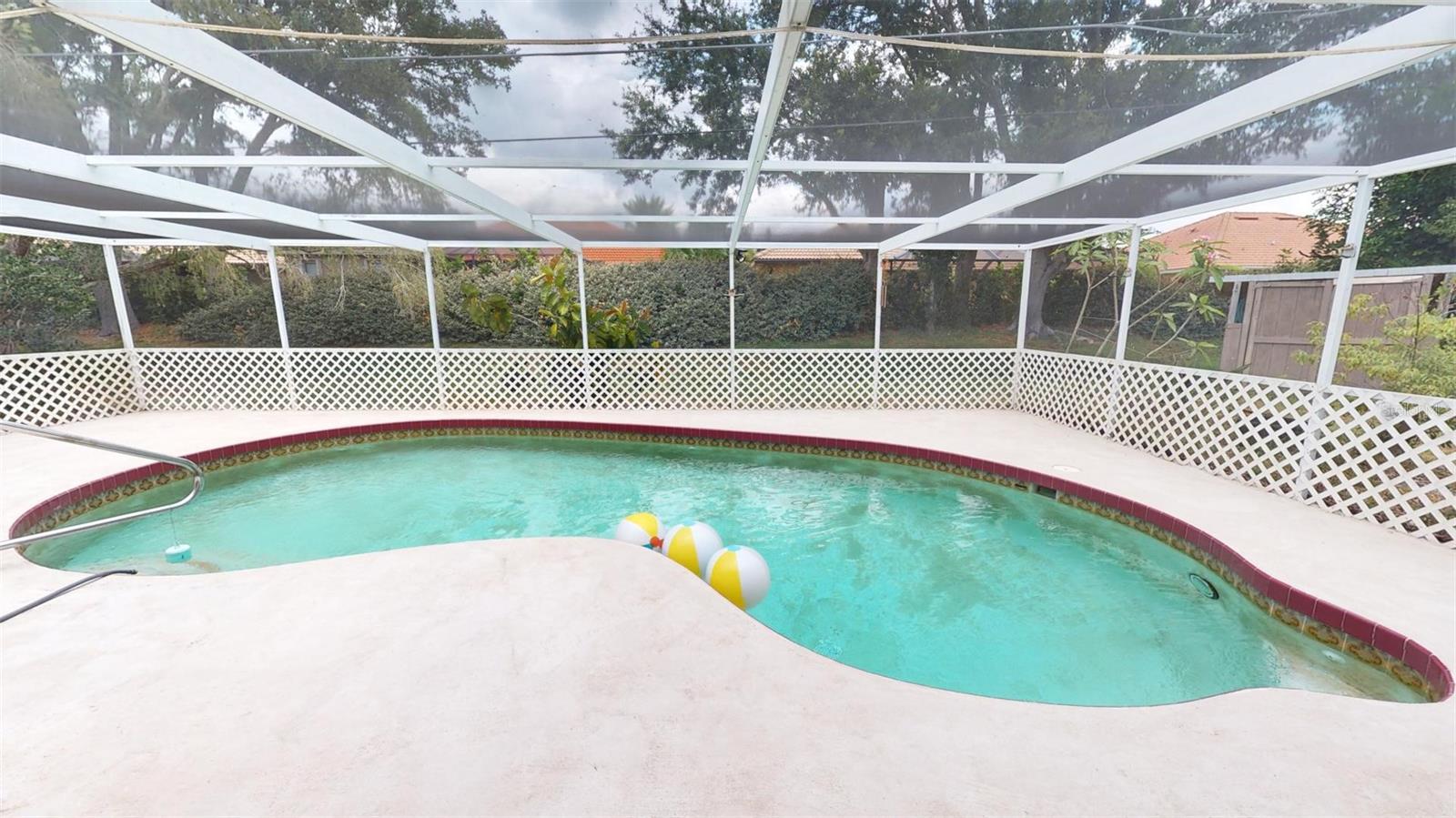 147 HOURGLASS DR — photo 24