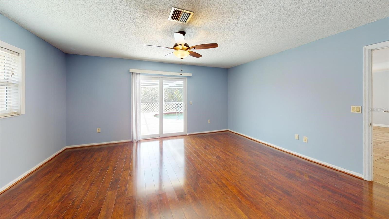 147 HOURGLASS DR — photo 11