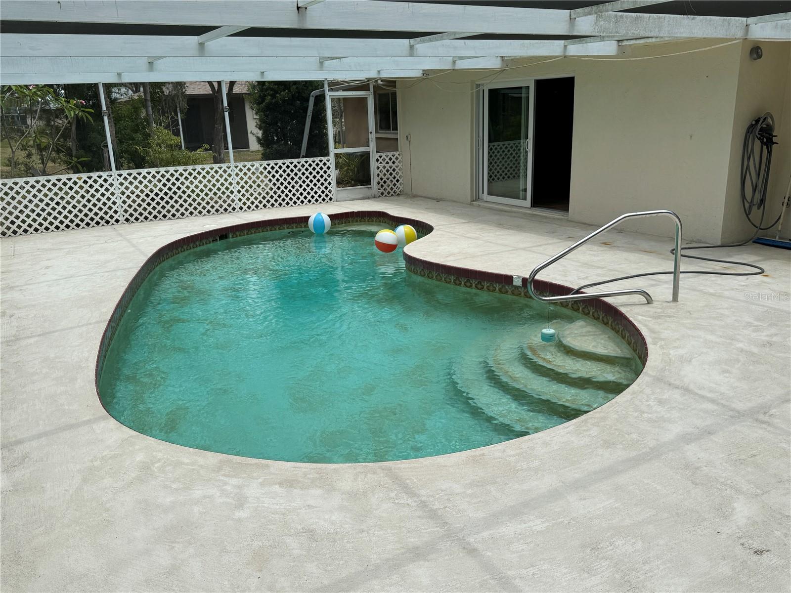 147 HOURGLASS DR — photo 2