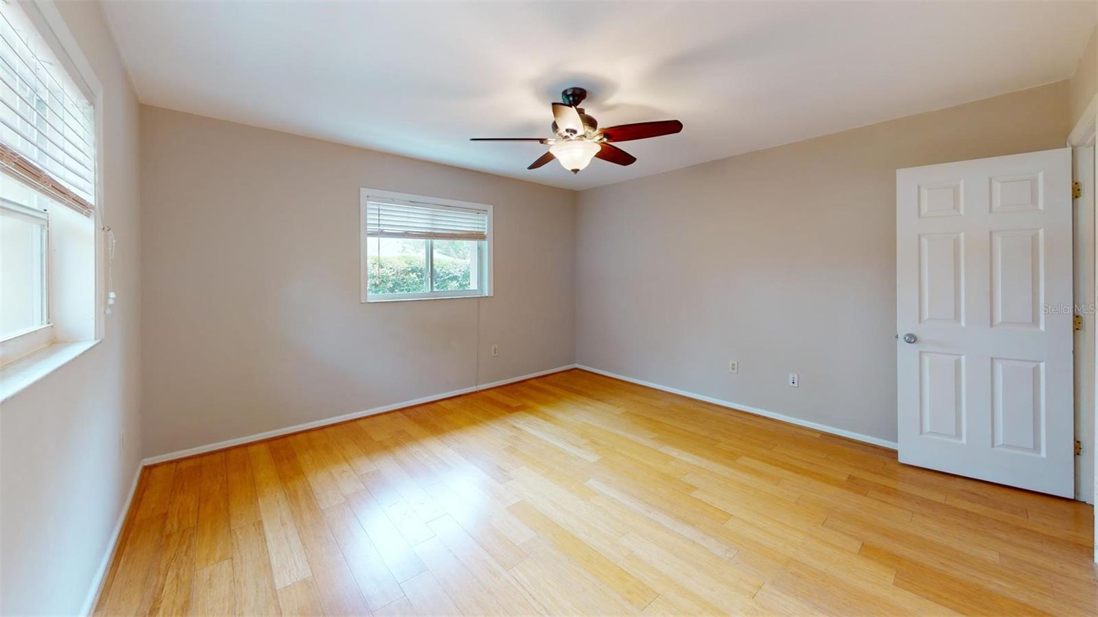147 HOURGLASS DR — photo 15