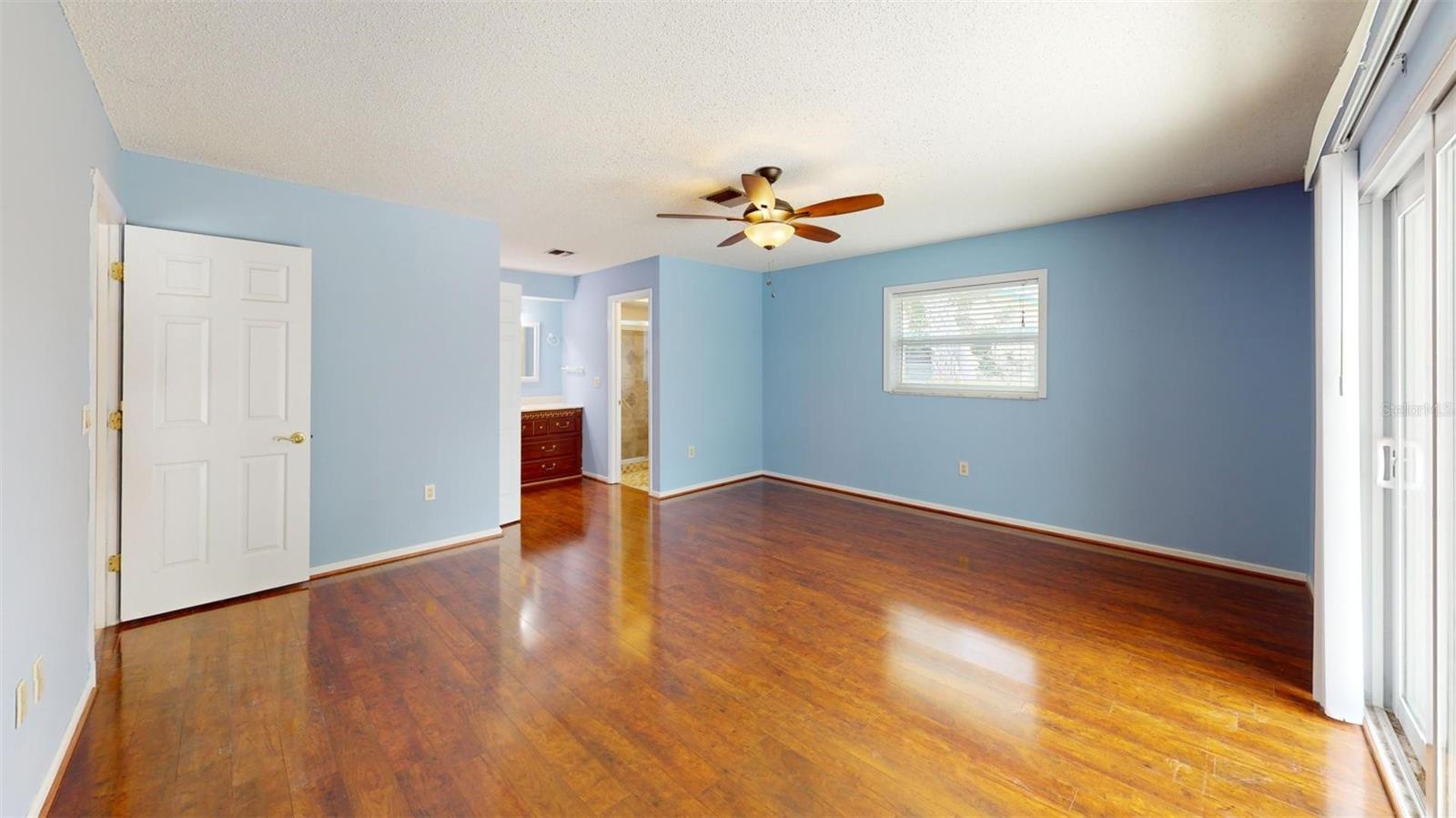147 HOURGLASS DR — photo 17