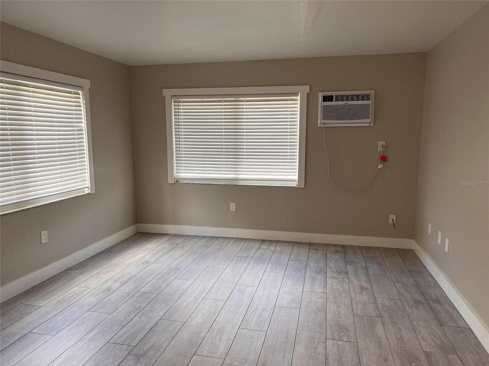 1092 COCOANUT AVE #5 — photo 4