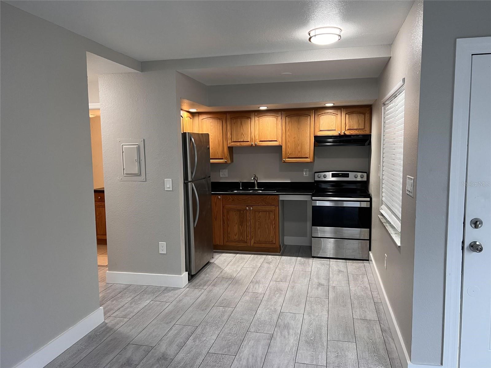 1092 COCOANUT AVE #5 — photo 6