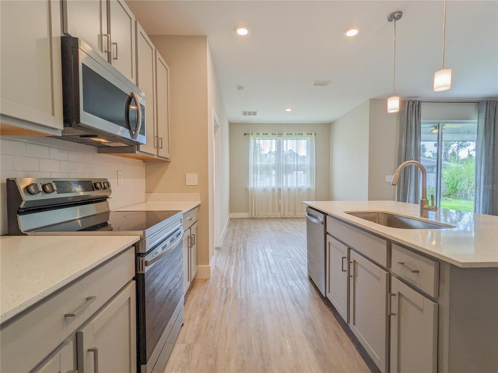 7295 MINARDI ST — photo 9