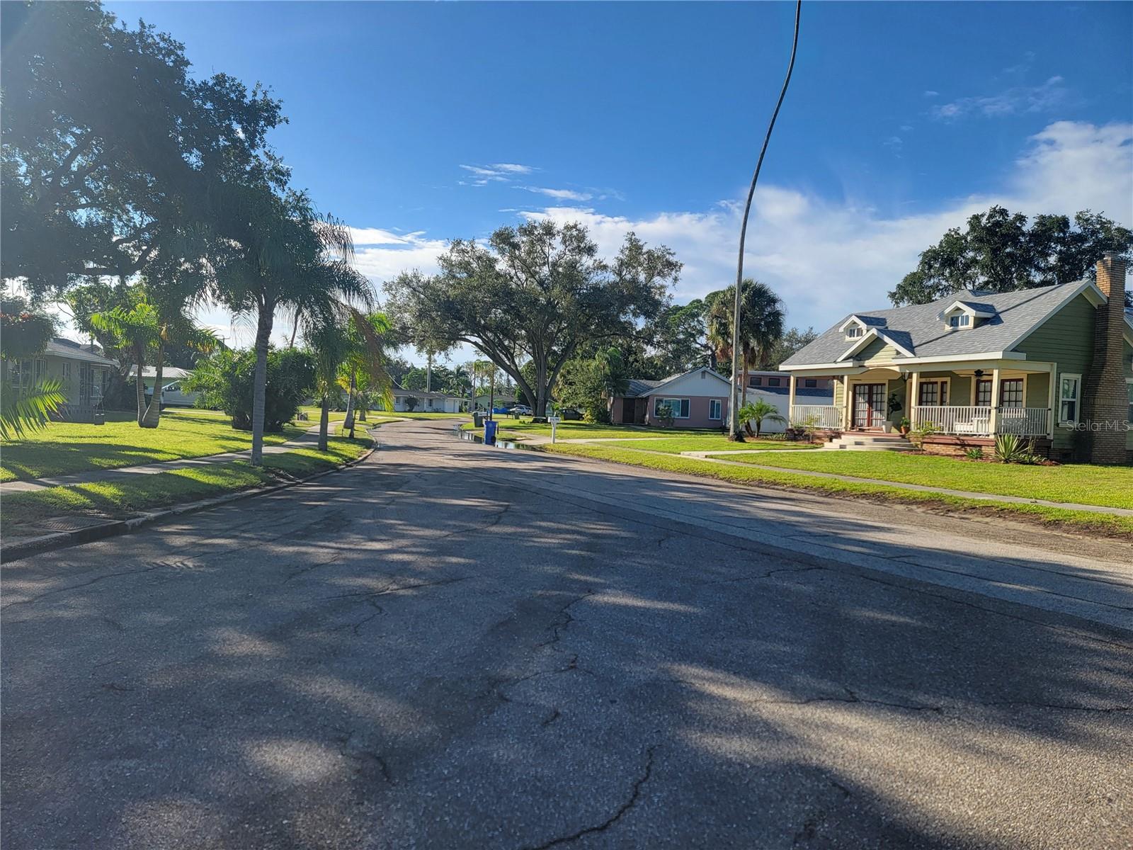218 CRESCENT CT E — photo 6