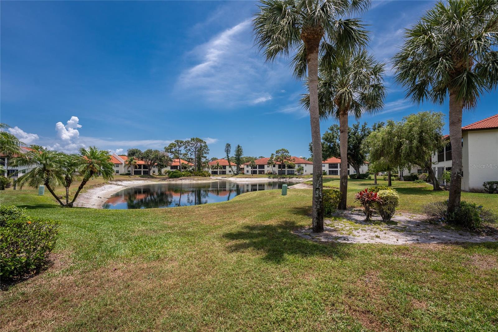 511 PINE HOLLOW CIR #511 — photo 46