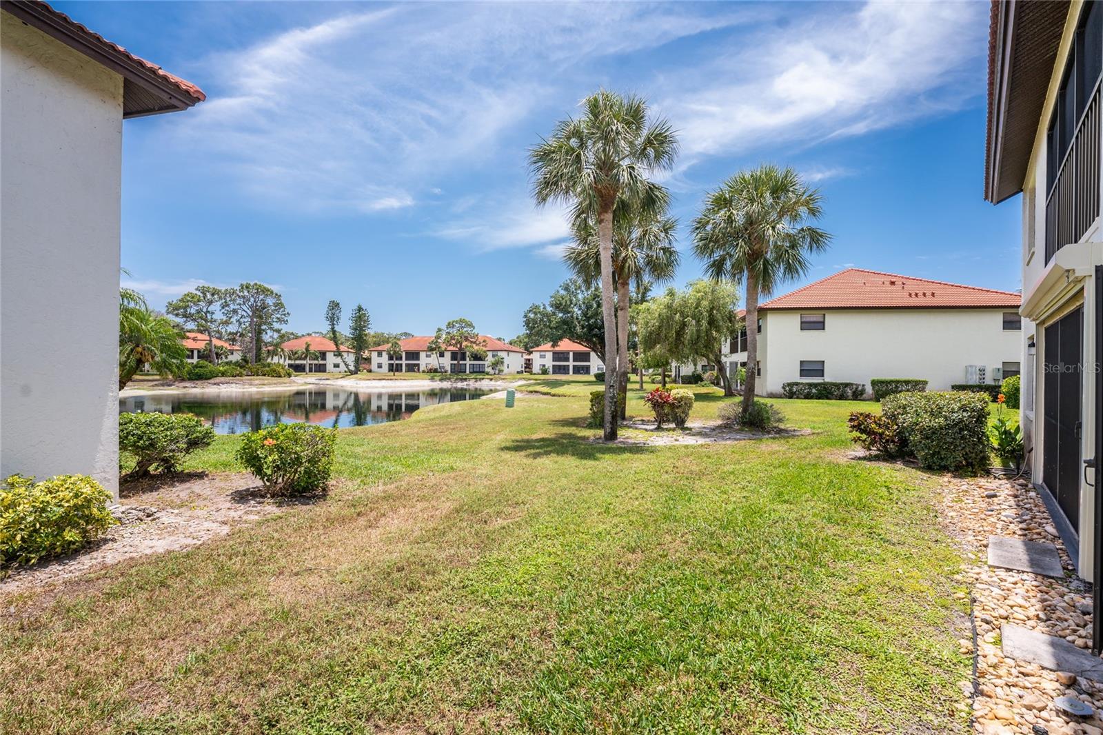 511 PINE HOLLOW CIR #511 — photo 51