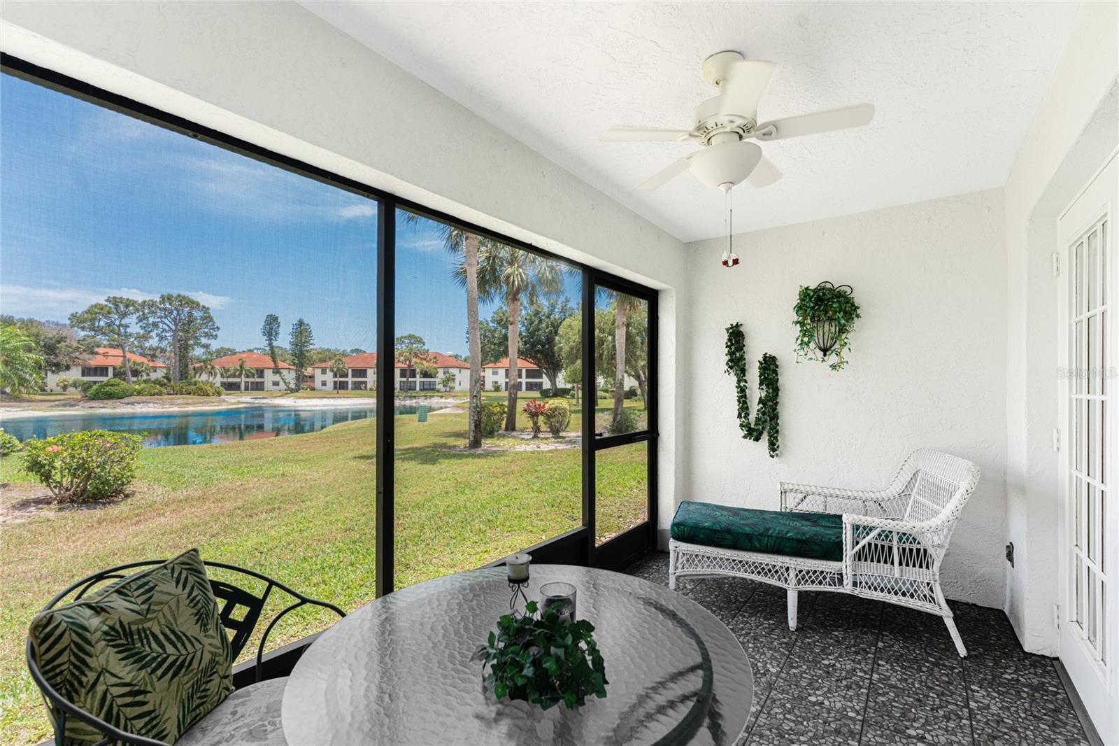 511 PINE HOLLOW CIR #511 — photo 41