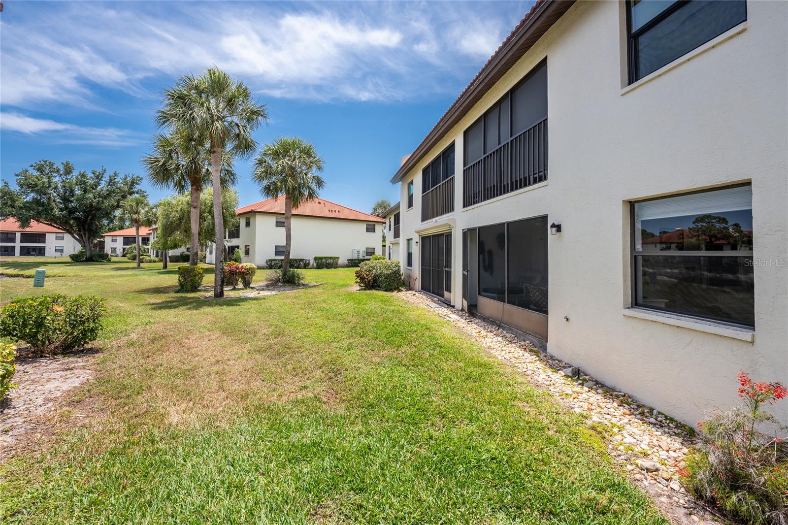 511 PINE HOLLOW CIR #511 — photo 50