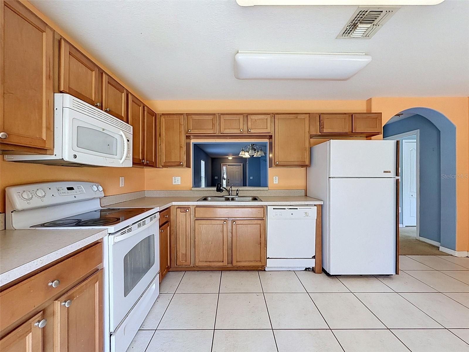 12611 CHENWOOD AVE — photo 6