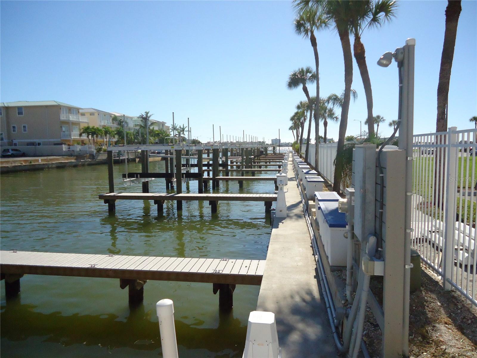 4550 COVE CIR #605 — photo 10