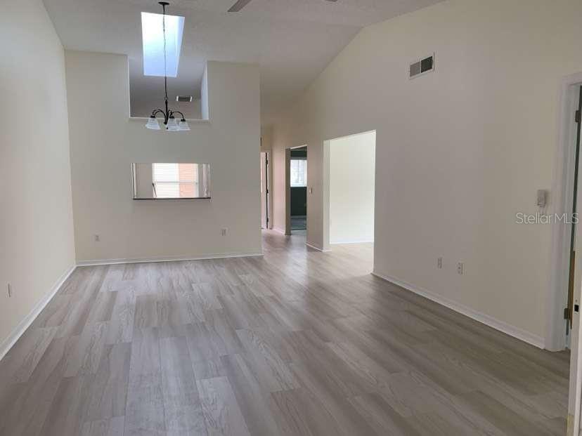 13136 CYPRESS HILL DR — photo 7
