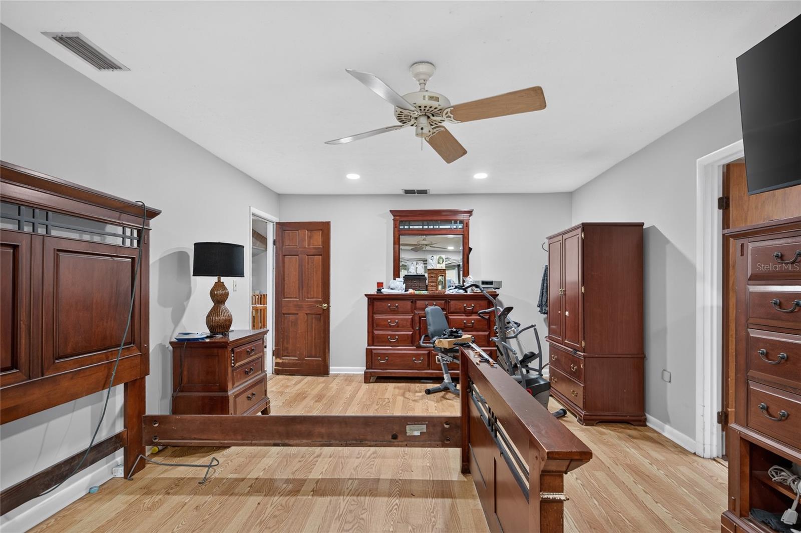 531 GARRARD DR — photo 9