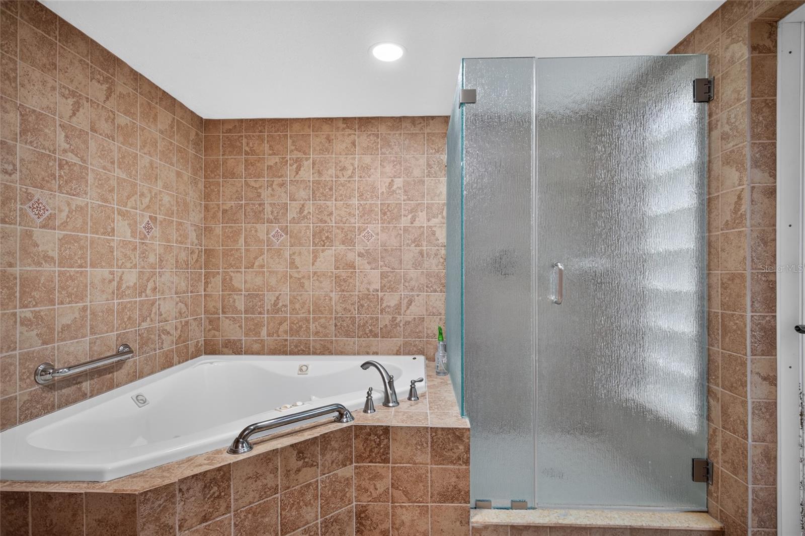 531 GARRARD DR — photo 11