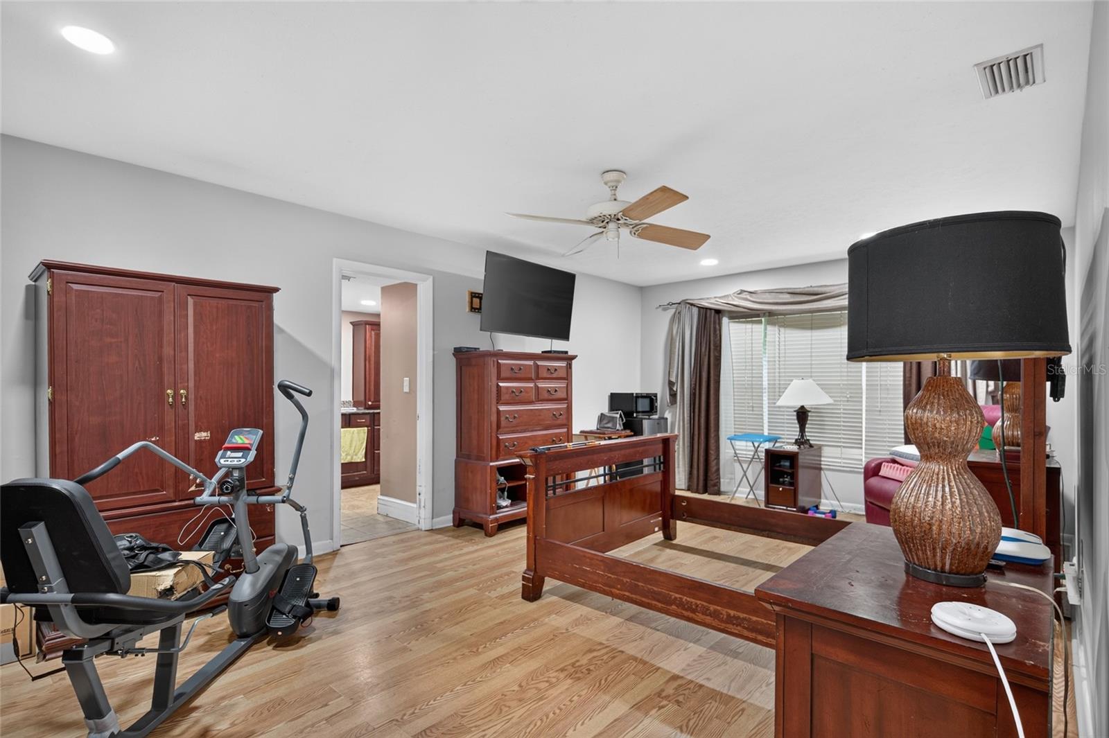 531 GARRARD DR — photo 8