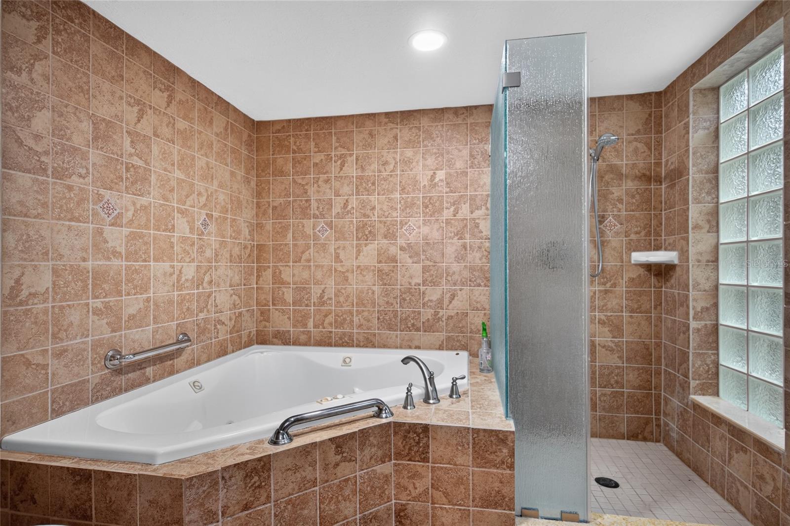531 GARRARD DR — photo 12
