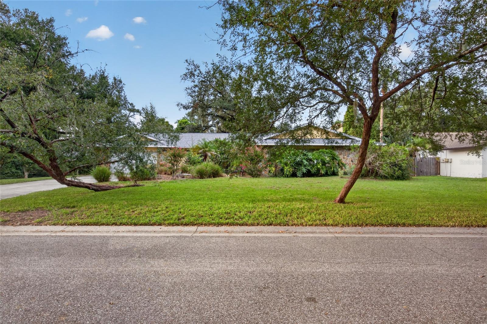 531 GARRARD DR — photo 3