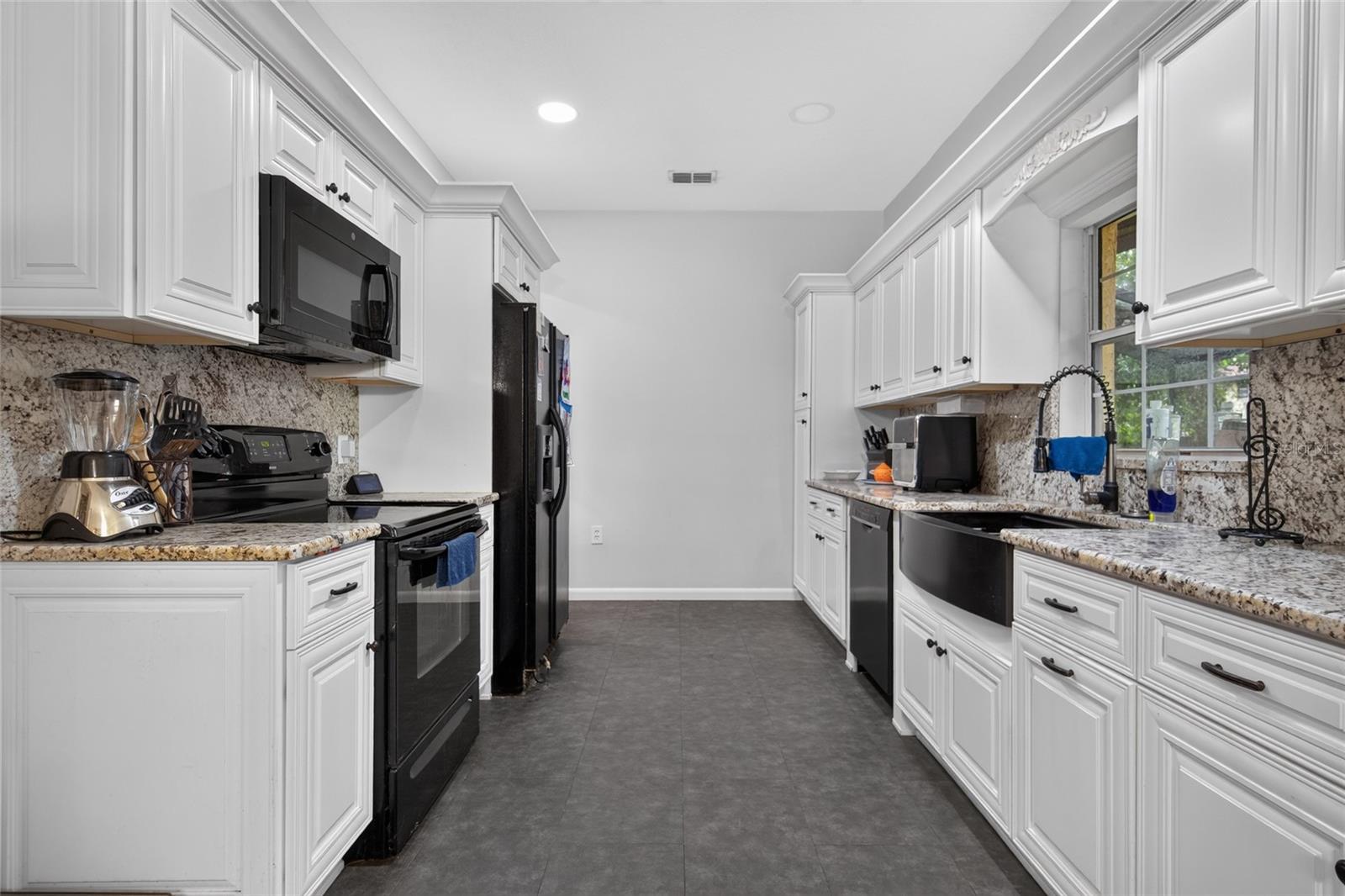 531 GARRARD DR — photo 24