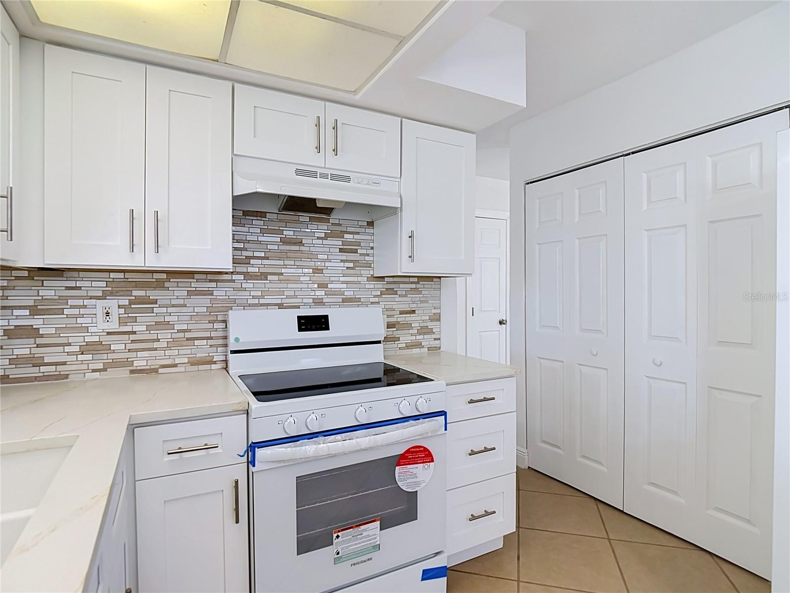 13538 LESLIE DR — photo 28