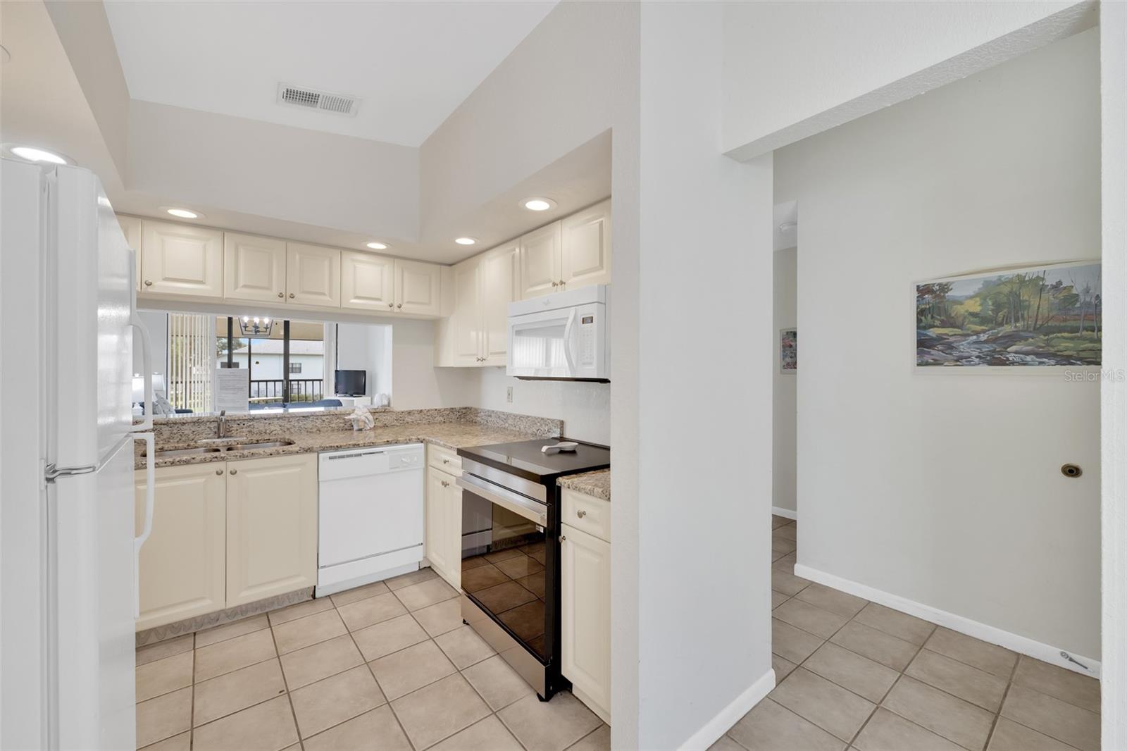 4401 46 AVE W AVE W #201 — photo 10