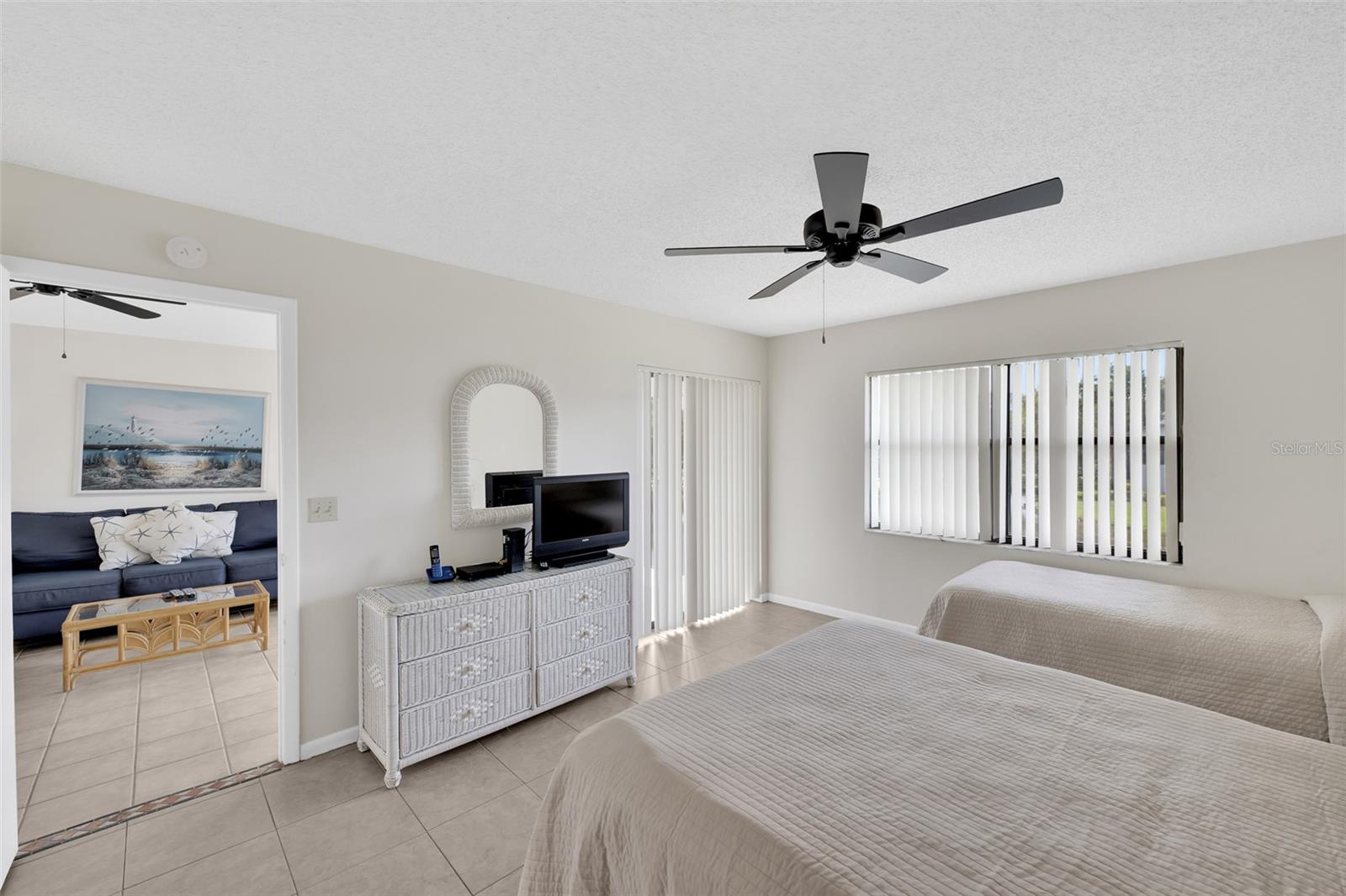 4401 46 AVE W AVE W #201 — photo 27