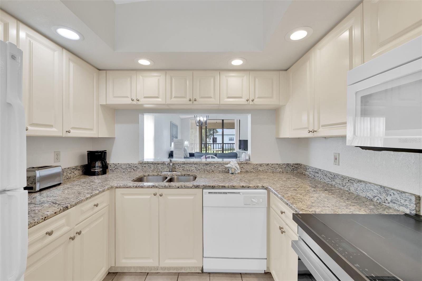 4401 46 AVE W AVE W #201 — photo 25