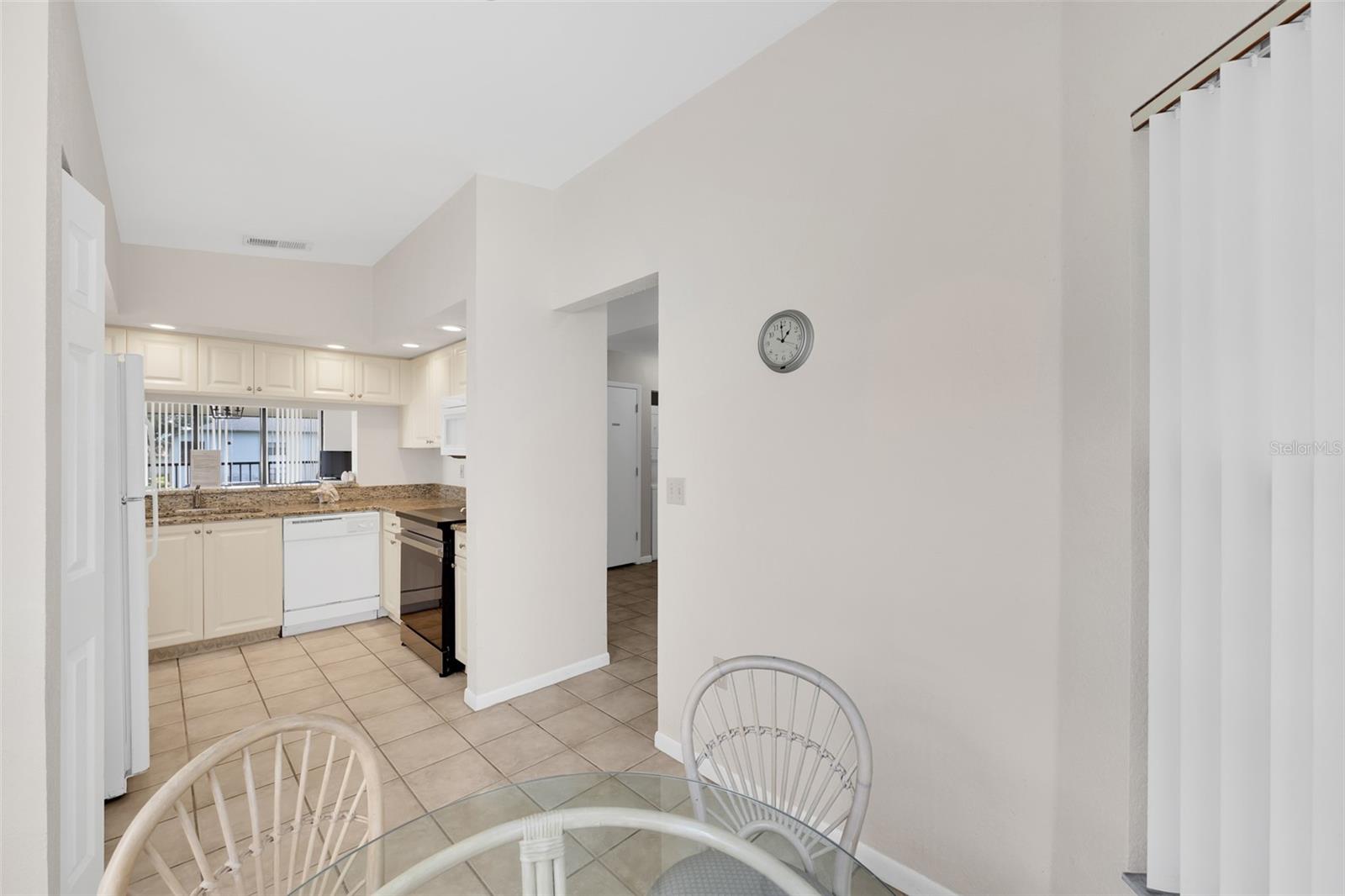 4401 46 AVE W AVE W #201 — photo 12
