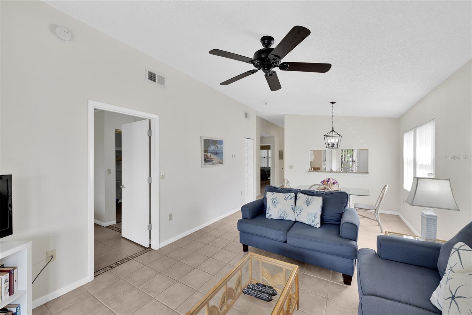 4401 46 AVE W AVE W #201 — photo 9