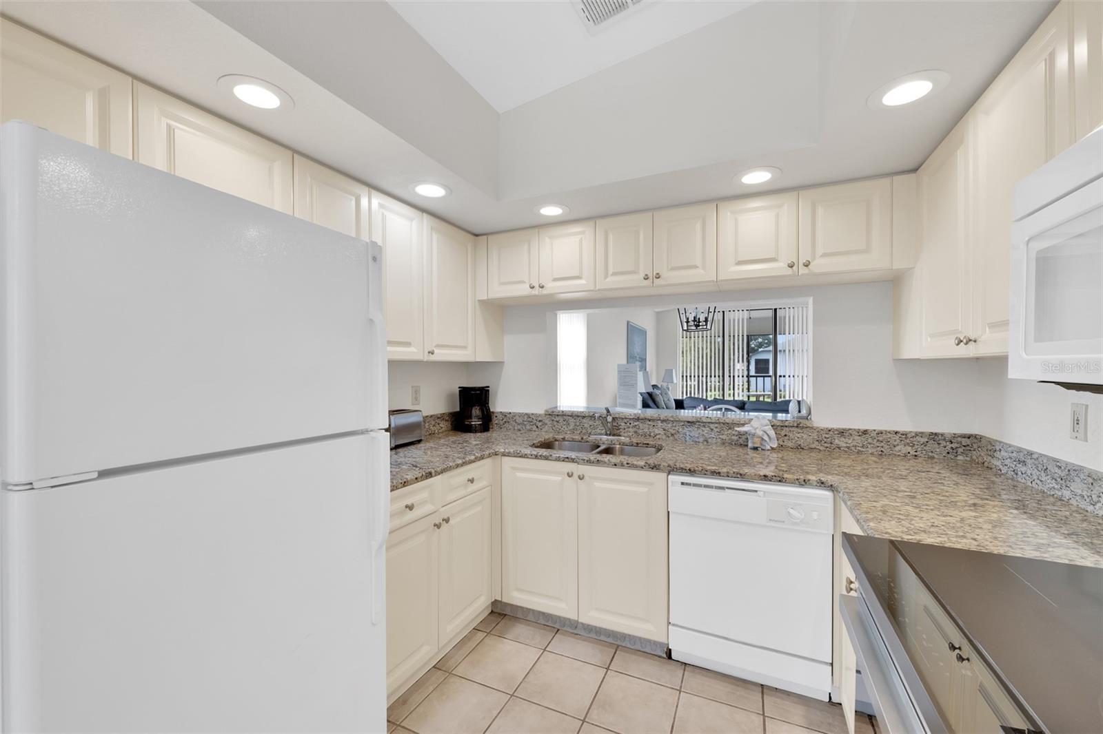 4401 46 AVE W AVE W #201 — photo 14