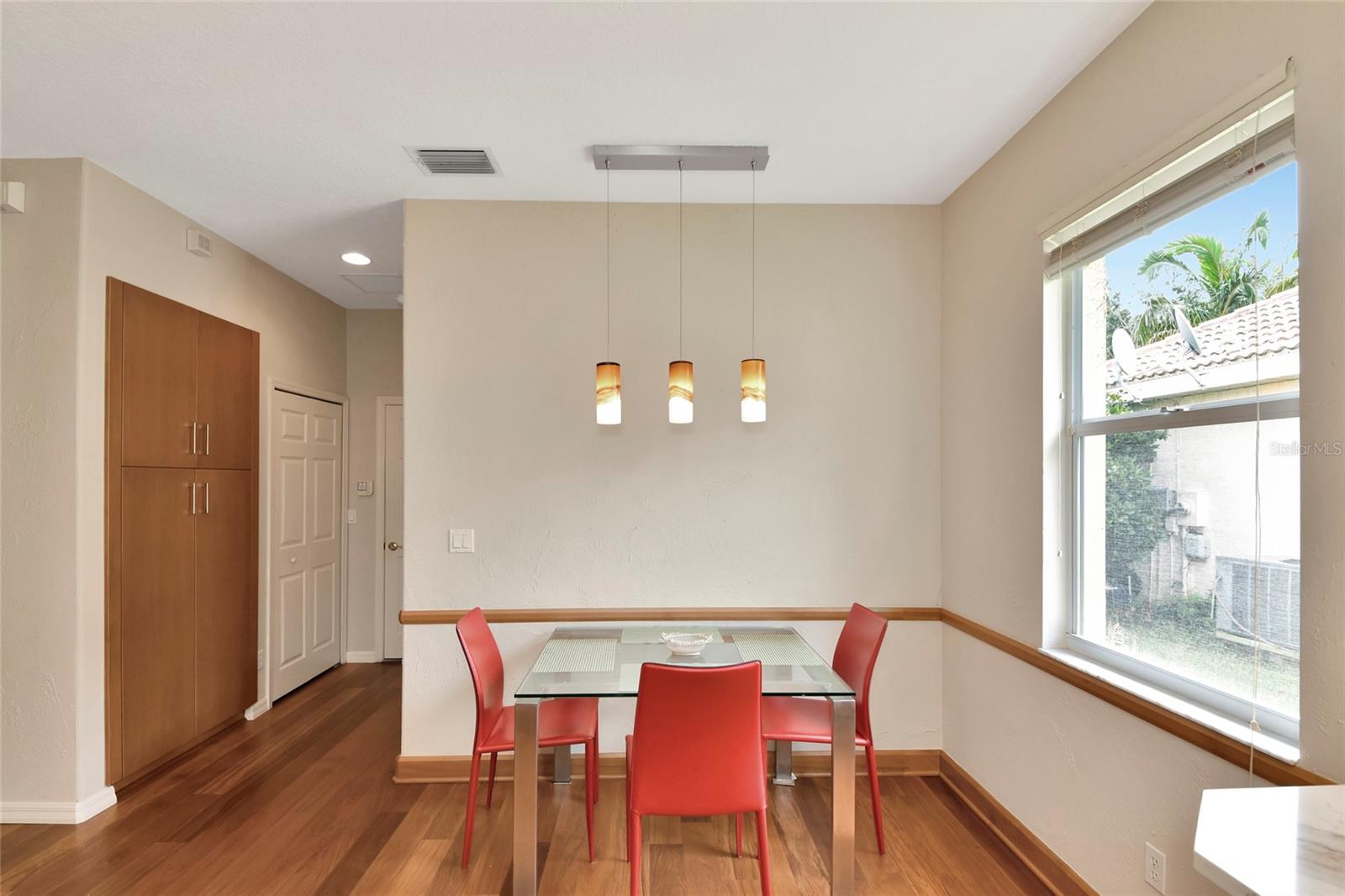 6256 DONNINGTON CT — photo 10