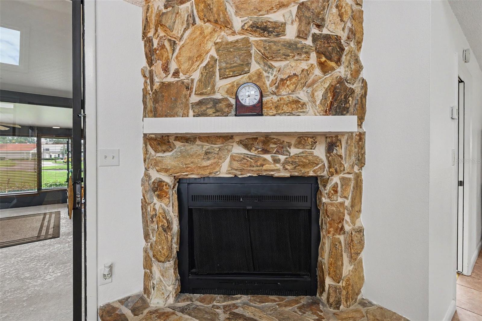 103 VALENCIA CT N — photo 3