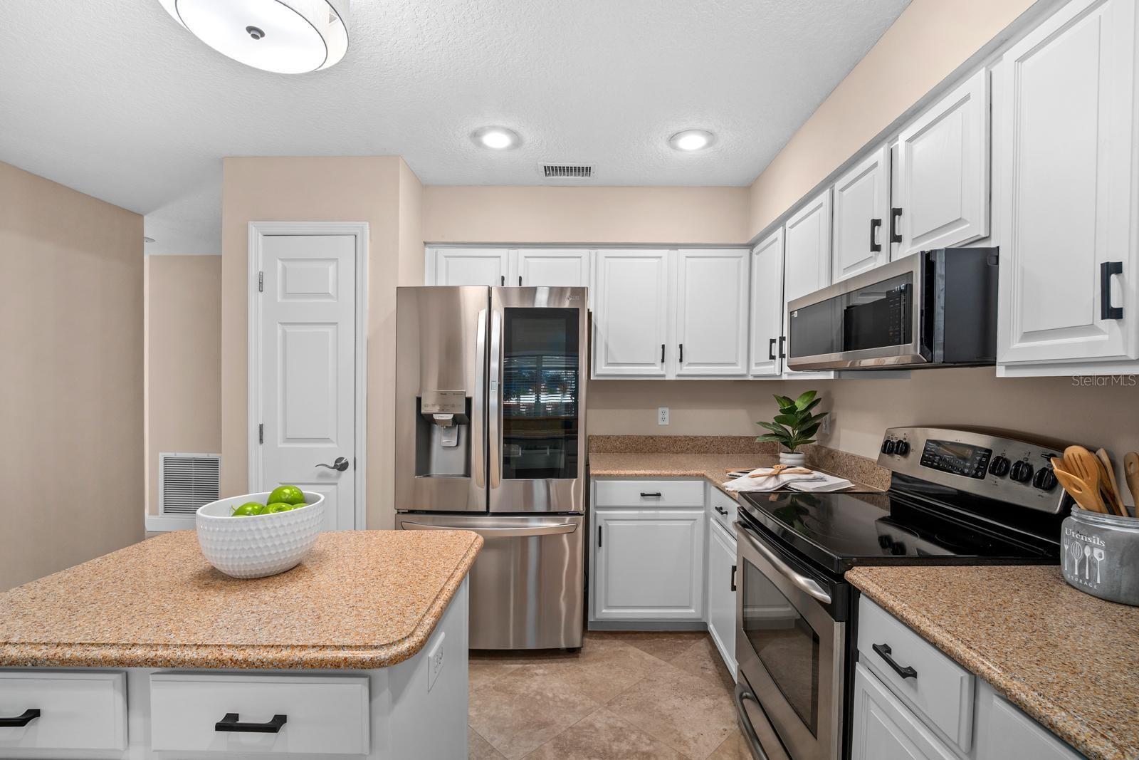 3912 APPLETREE DR — photo 13