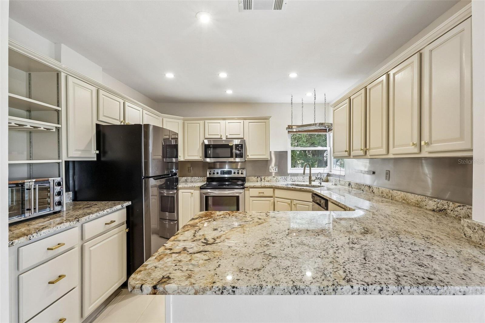 3 COUNTRY CLUB DR #3 — photo 16