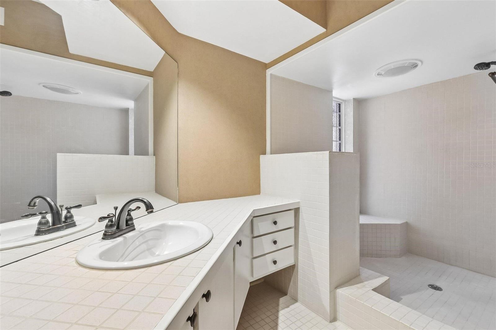 3 COUNTRY CLUB DR #3 — photo 31