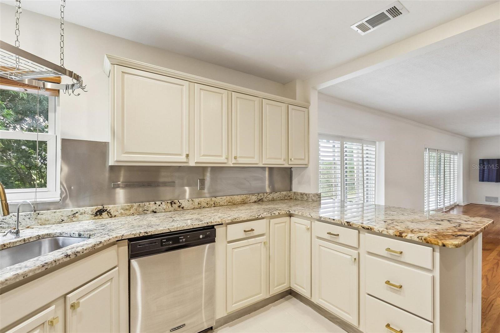 3 COUNTRY CLUB DR #3 — photo 18