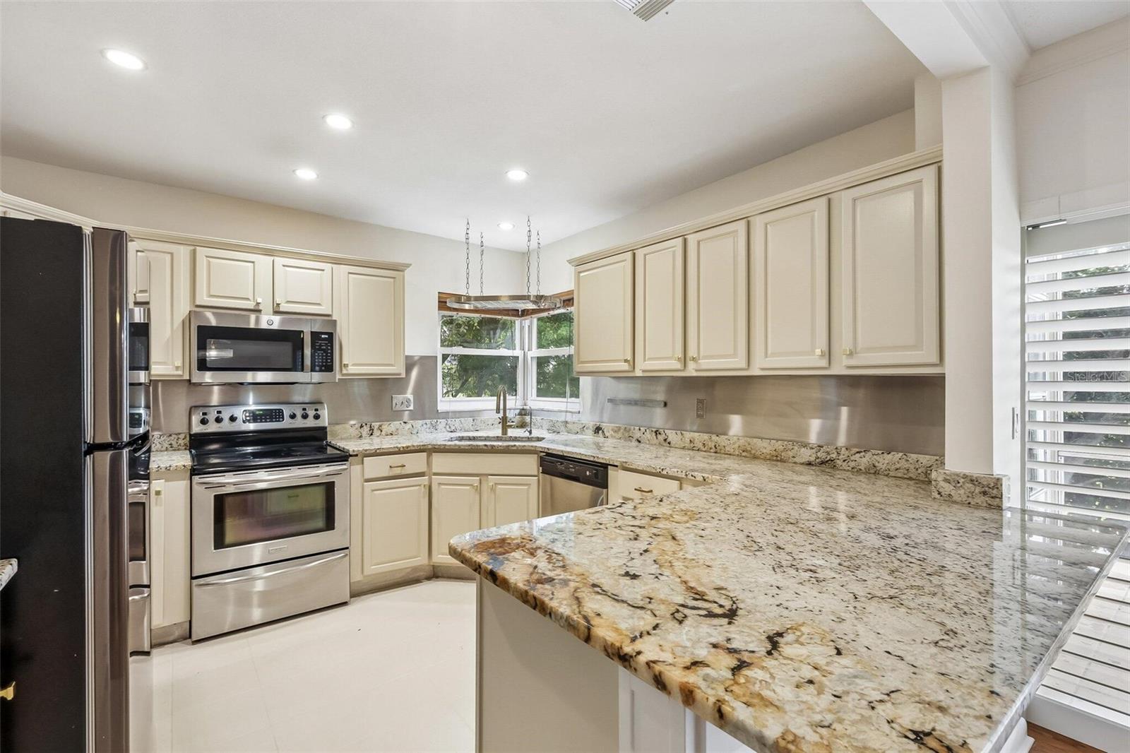 3 COUNTRY CLUB DR #3 — photo 19