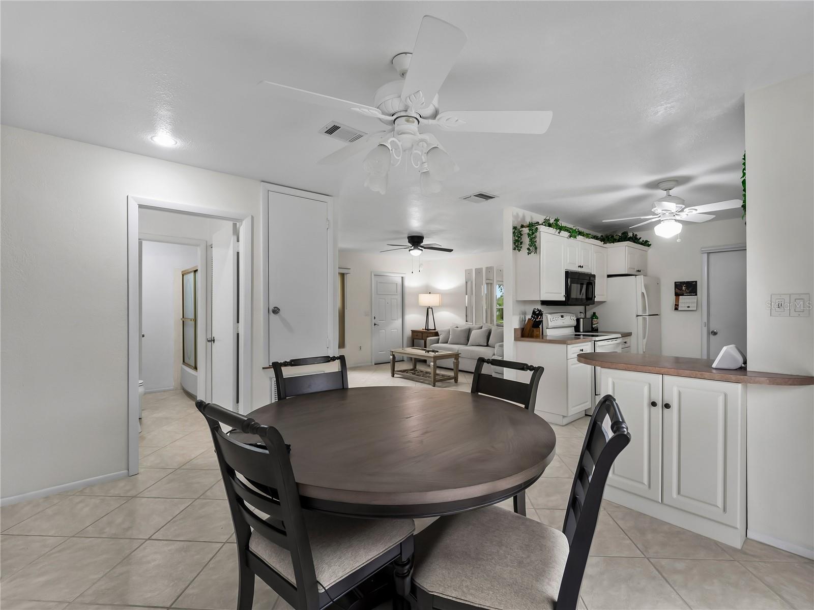 8130 PICKWICK RD — photo 25