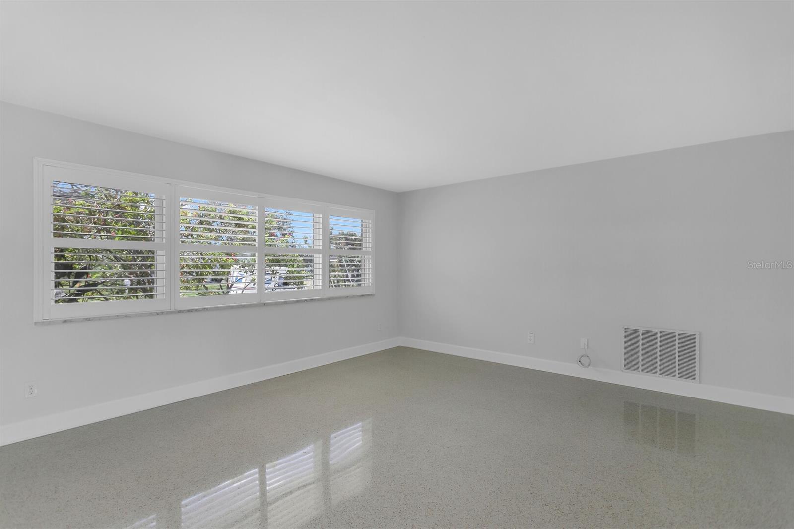 88 NEW JERSEY DR — photo 5