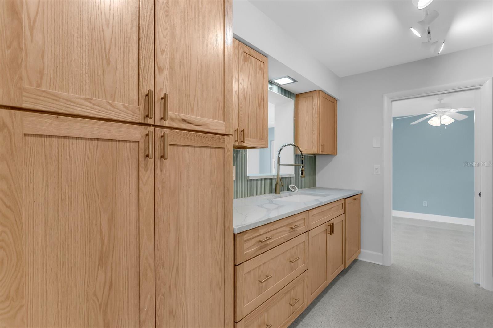 88 NEW JERSEY DR — photo 11