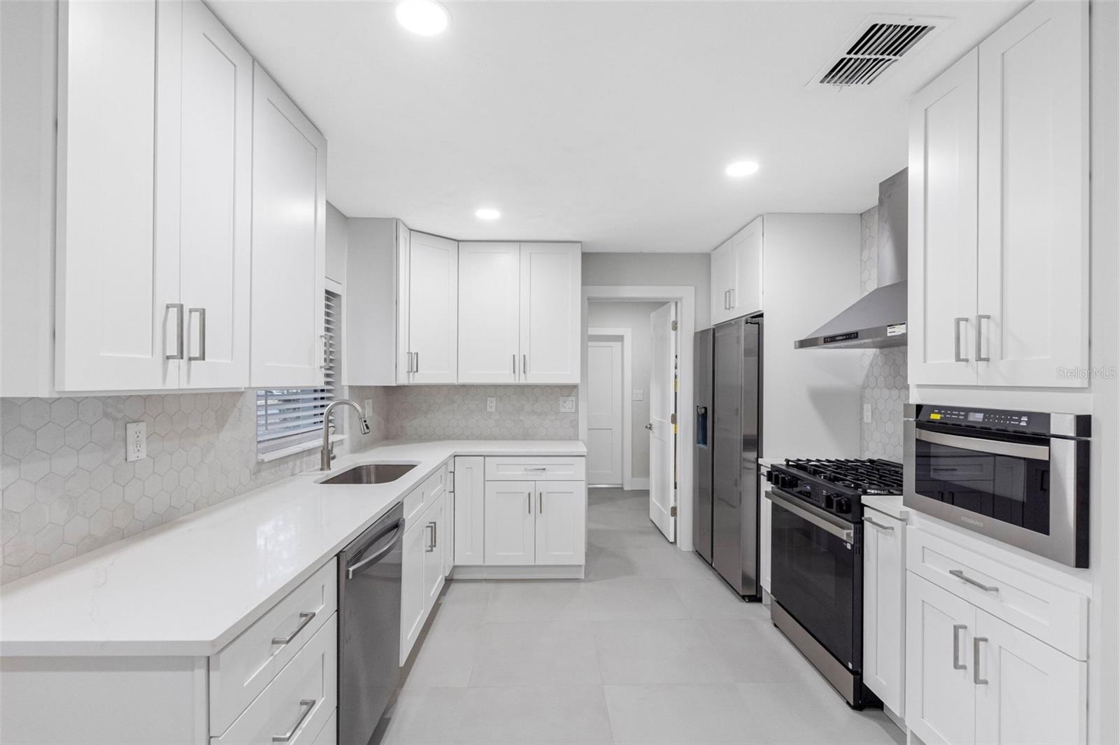 1005 APACHE TRL — photo 10
