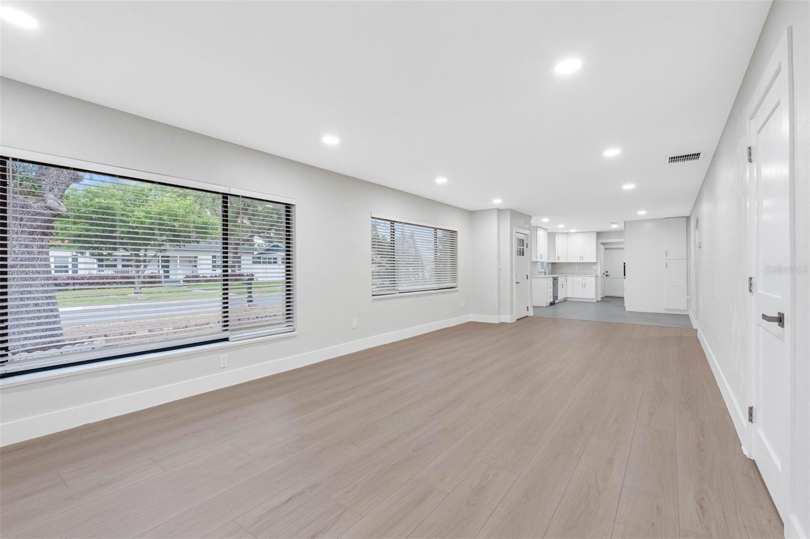 1005 APACHE TRL — photo 8