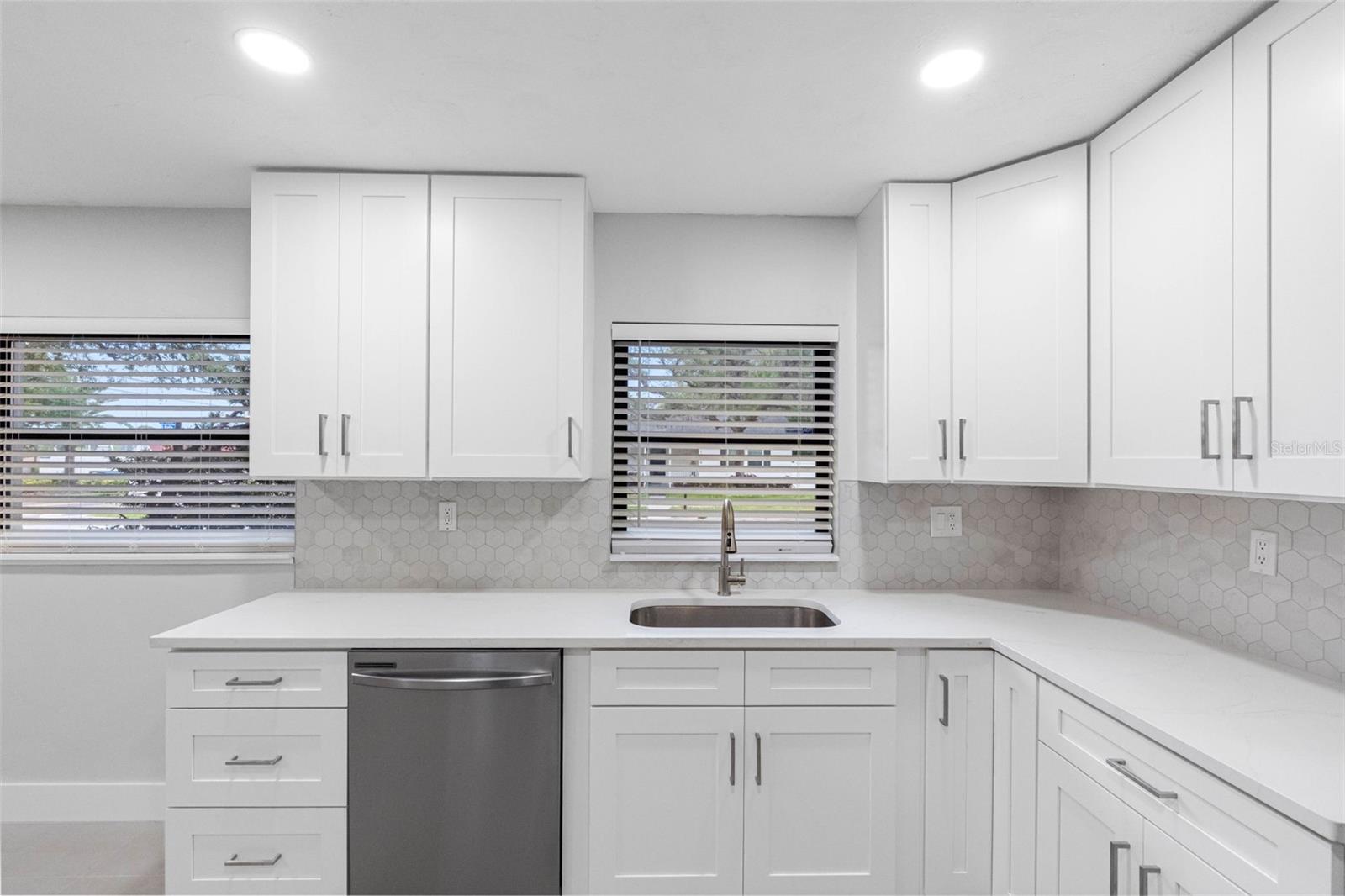 1005 APACHE TRL — photo 13