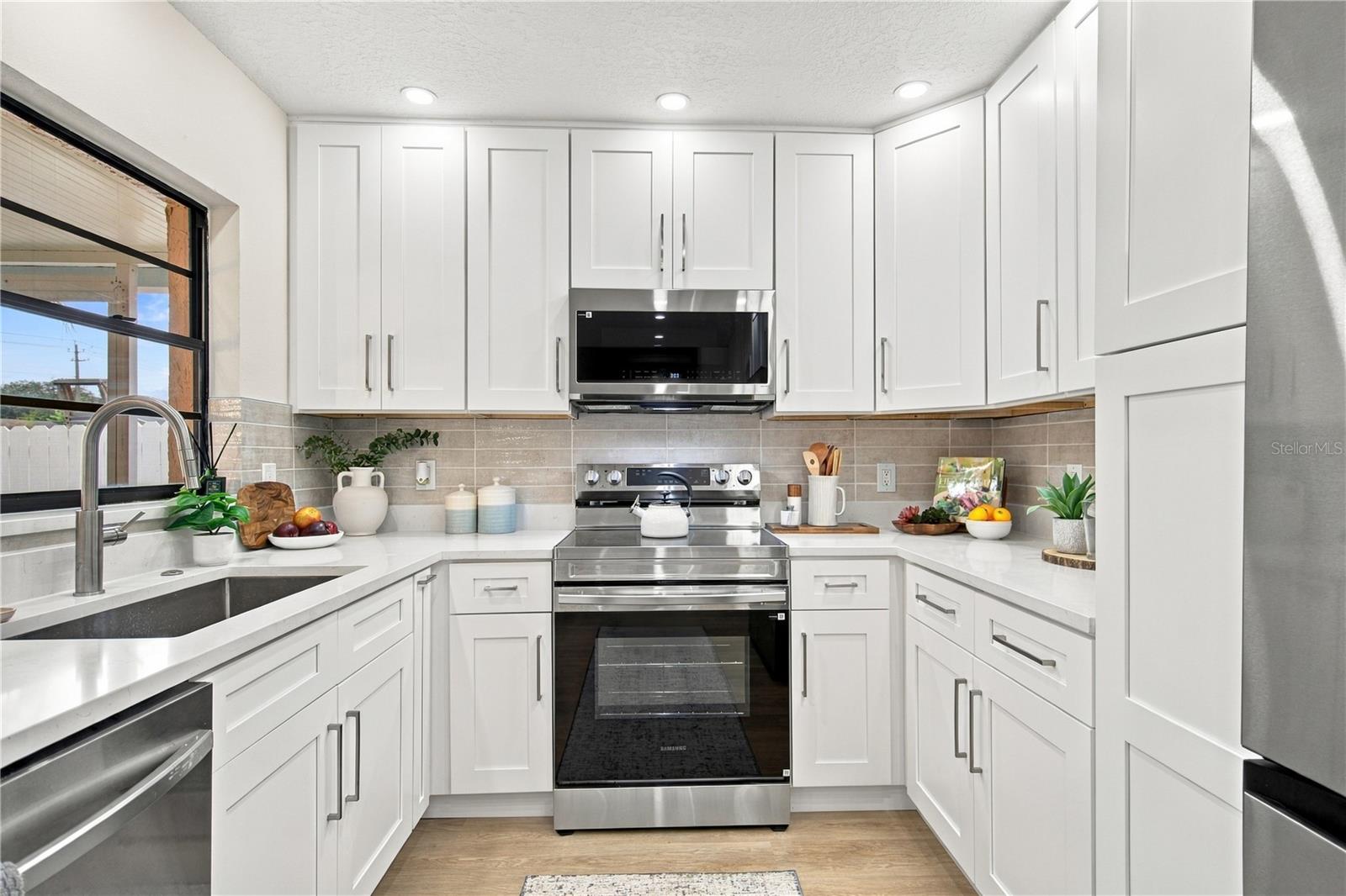 16115 PEBBLEBROOK DR — photo 8