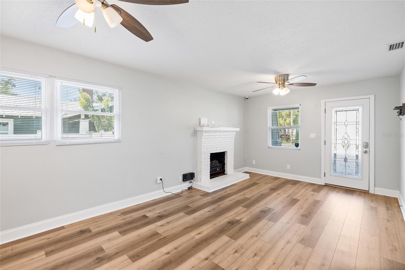 5907 N OLA AVE — photo 10
