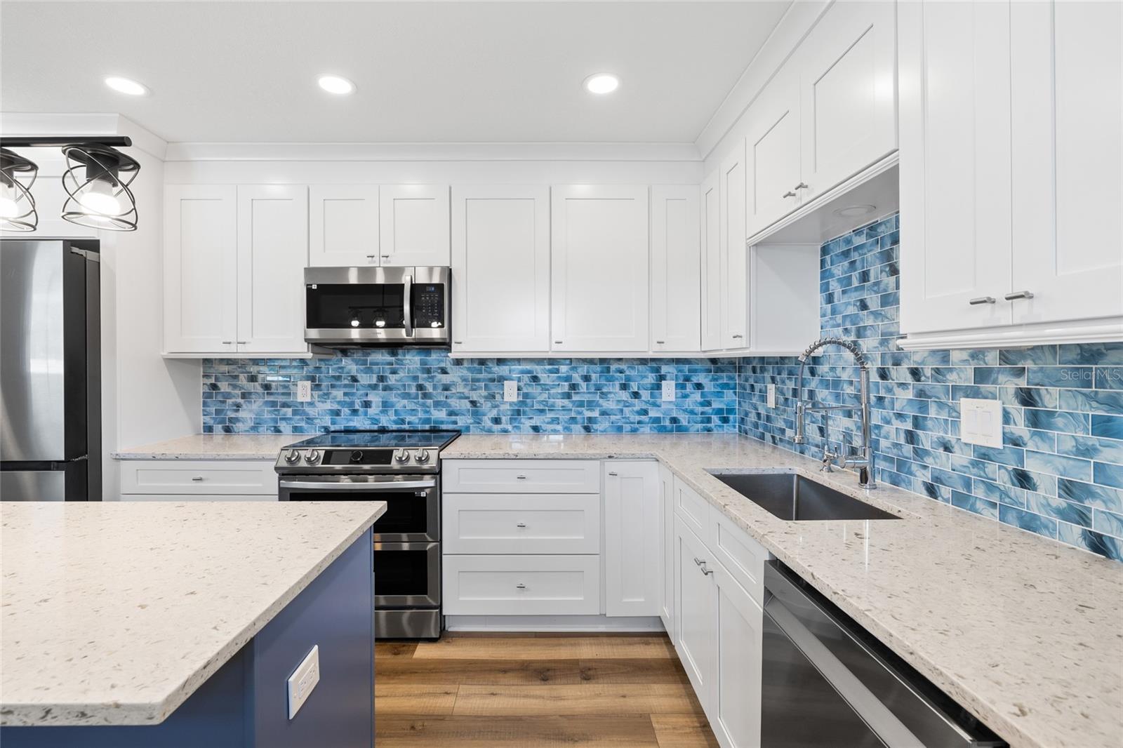 5907 N OLA AVE — photo 2